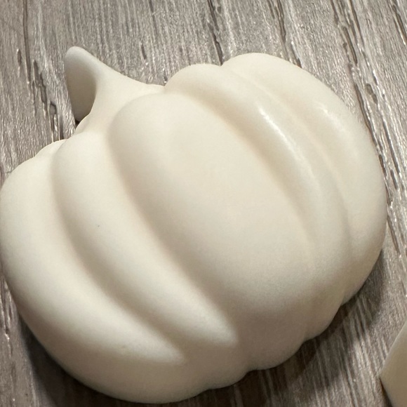 Fall Pumpkin, Acorn & Maple Leaves Goats Milk Hand Crafted Soap - Bundle of 3 - Picture 7 of 8